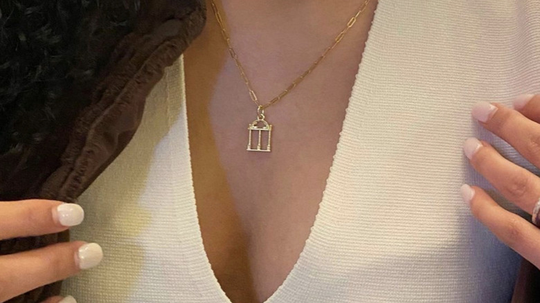 Shiny gold necklace