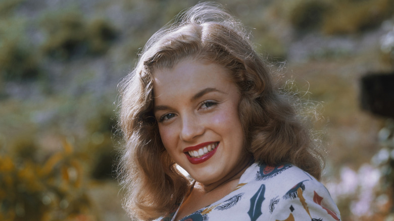 Marilyn Monroe posing for a portrait in 1946