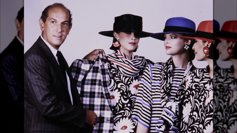 Oscar de la Renta poses with his models in 1984.