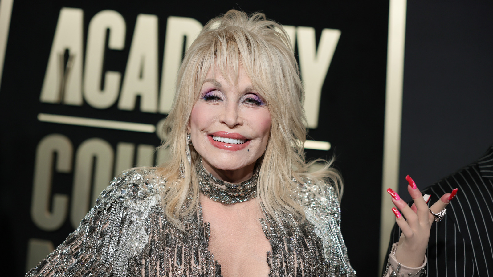 Rare Times Dolly Parton Dressed Down Her Denim Looks & Absolutely Stunned