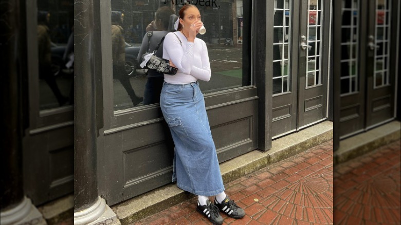 denim maxi skirt and sneakers