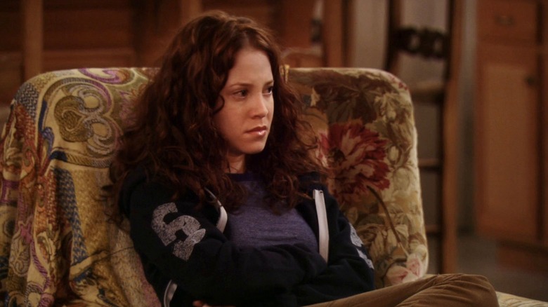 Amy Davidson as Kerry Hennessy sitting in a chair during "8 Simple Rules"