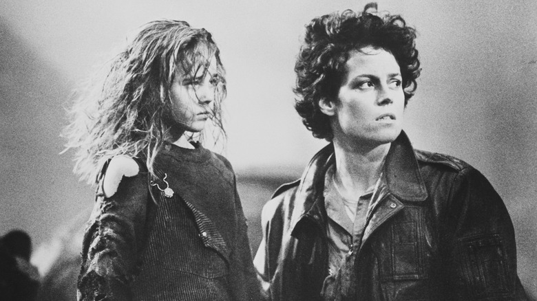 Sigourney Weaver and Carrie Henn in a scene from the 1986 film 