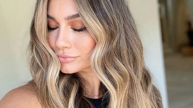 woman with curly balayage hair