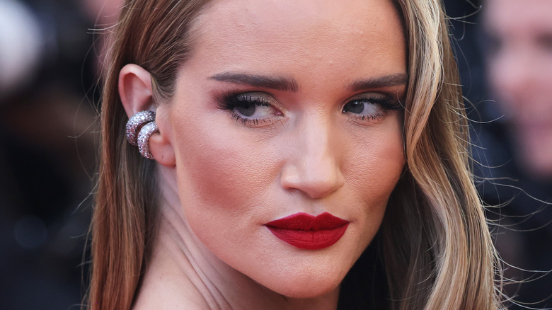 Rosie huntington Whiteley at a red carpet