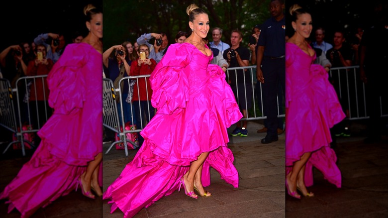 Sarah Jessica Parker posing outside at an event in 2019 wearing a billowy pink dress.