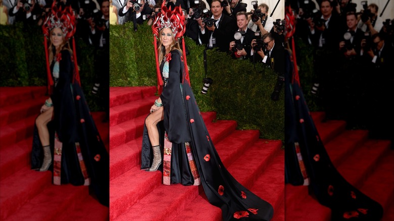 Sarah Jessica Parker wearing a black and red outfit at the 2015 Met Gala