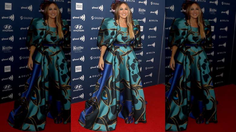 Sarah Jessica Parker wearing a pouffy, structured dress to the 2019 GLAAD Media Awards