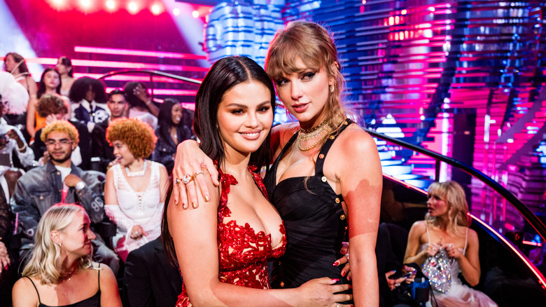 Selena Gomez and Taylor Swift hugging each other at the 2023 VMAs