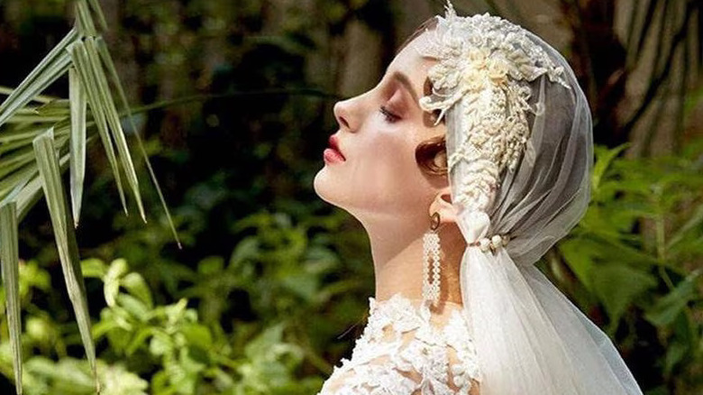 Bride wearing the Juliet cap veil