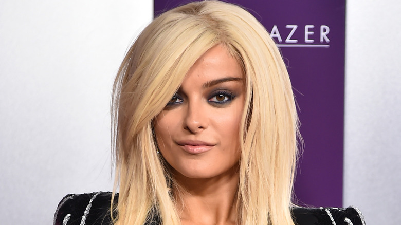 Bebe Rexha side bangs