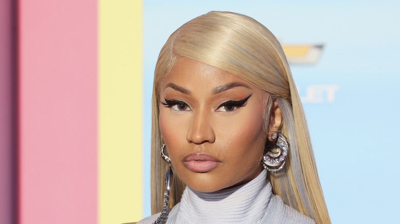 Nicki Minaj straight blond hair