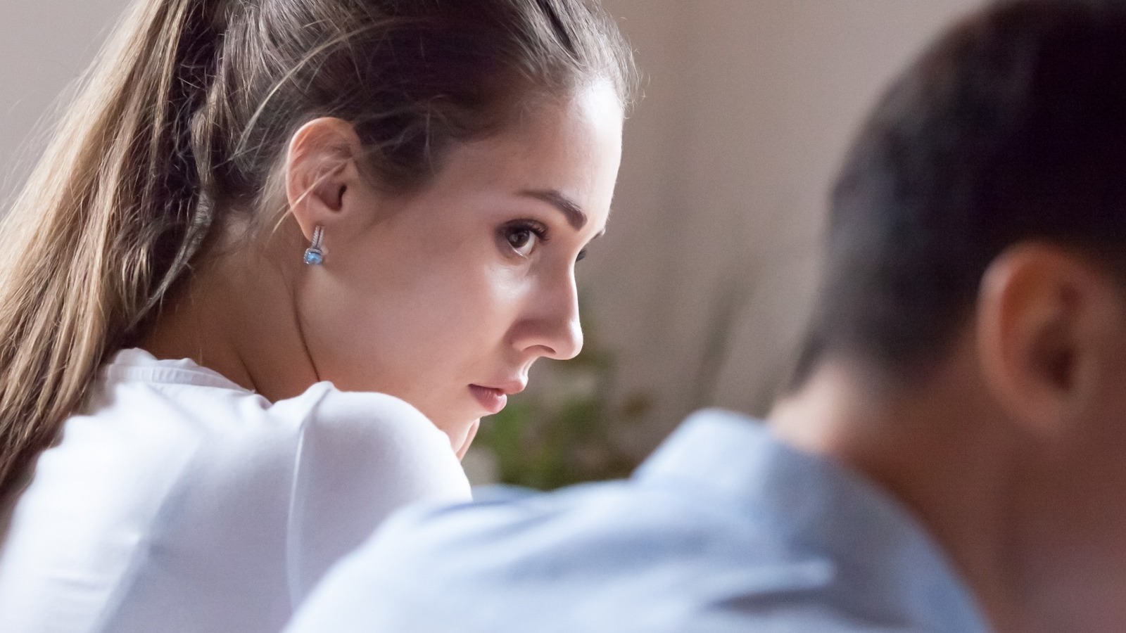 Signs You Re Being Manipulated By A Loved One How You Can Fight Back Glam Trendradars Signs You Re Being Manipulated By A Loved One How You Can Fight Back Glam Trendradars