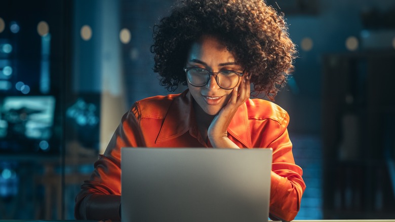 woman working on her computer