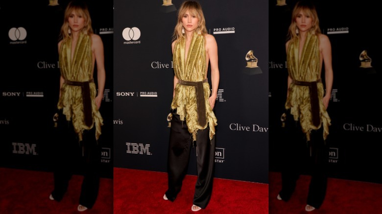 Suki Waterhouse poses at a pre-Grammy party