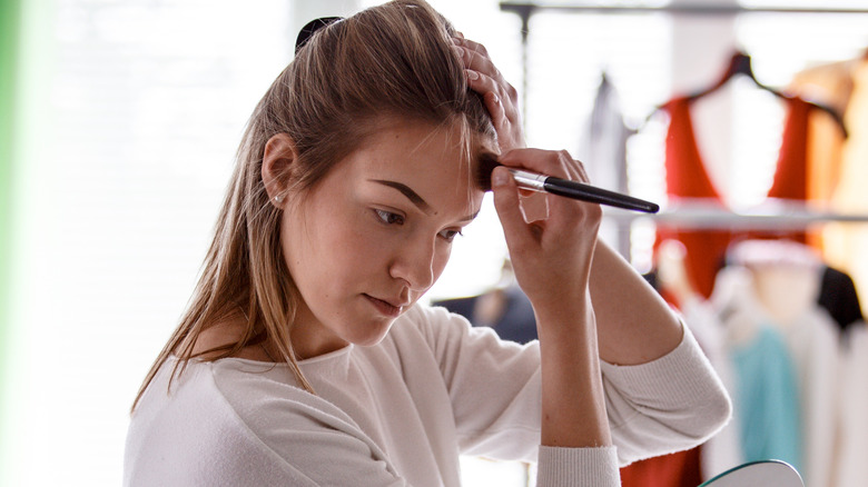 Woman doing her contour