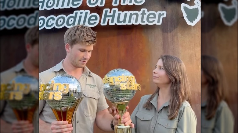 Robert Irwin compares Mirrorballs with Bindi Irwin