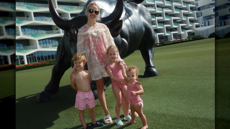 Brittany Mahomes and her kids pose in front of a bull statue in the Bahamas