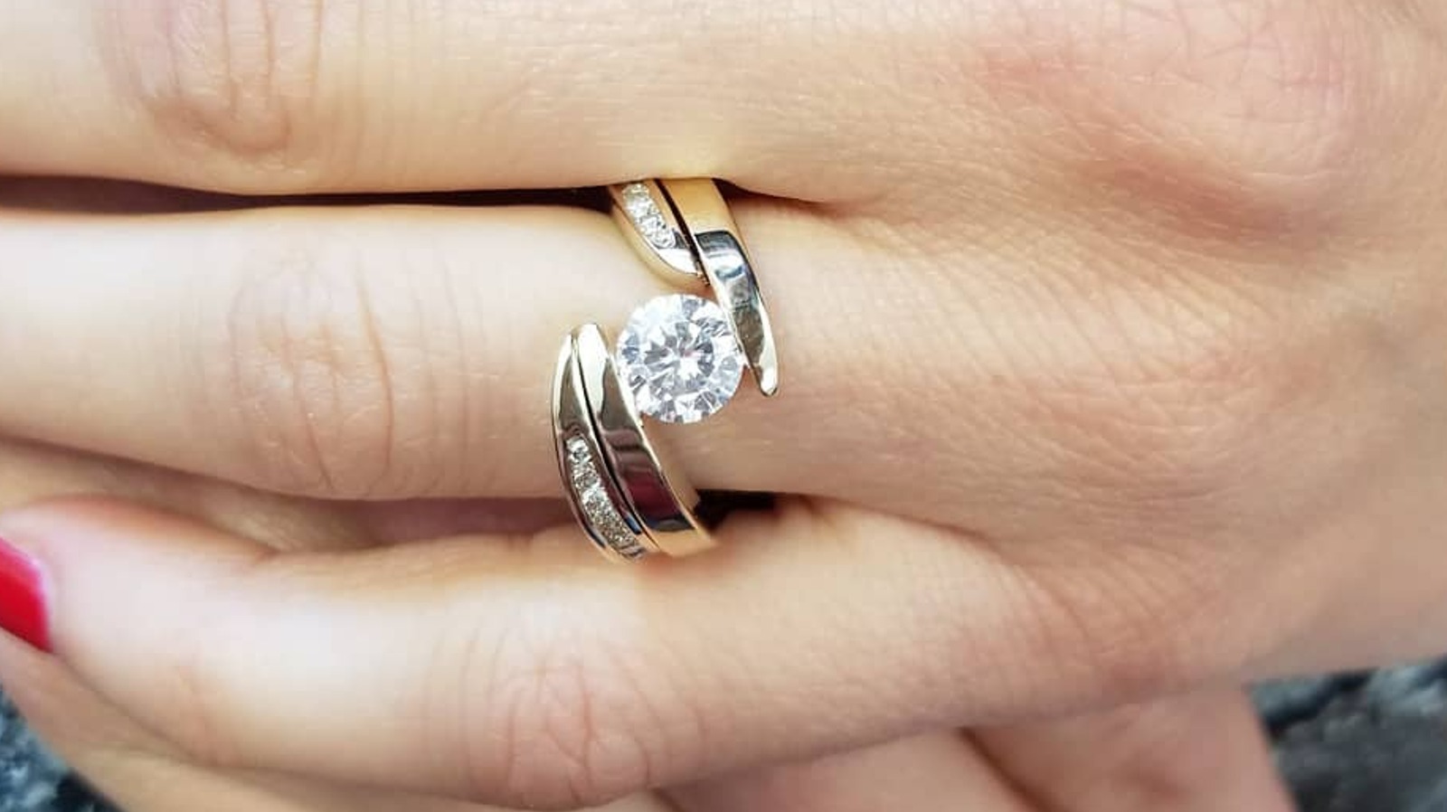 Elegant Tension Wedding Rings