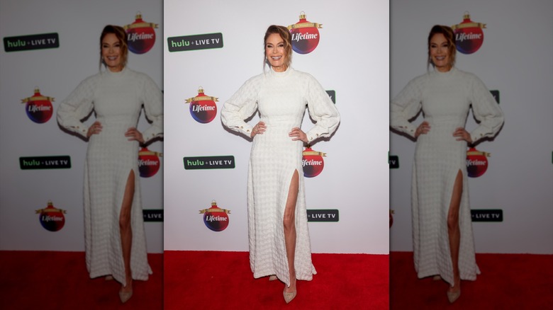 Teri Hatcher in a white dress with a thigh slit