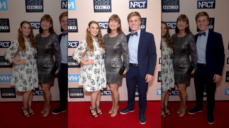 Terri Irwin at theCritics Choice Awards with her kids