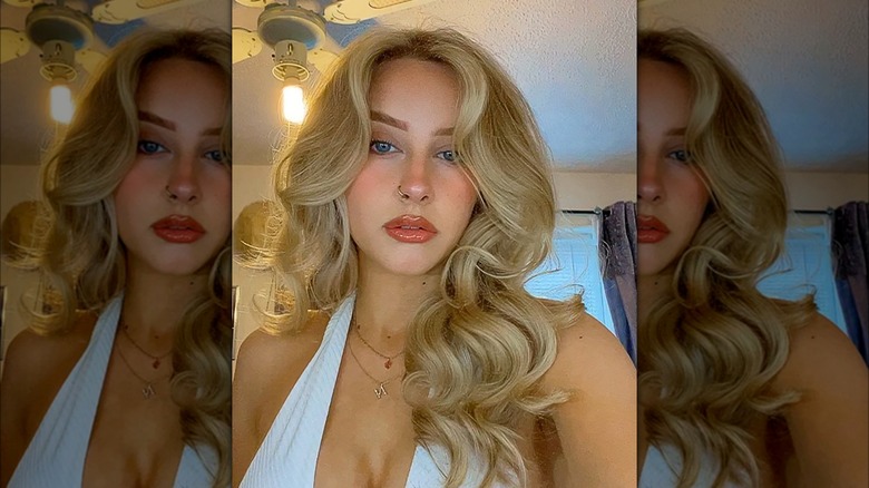 Blond bouncy waves