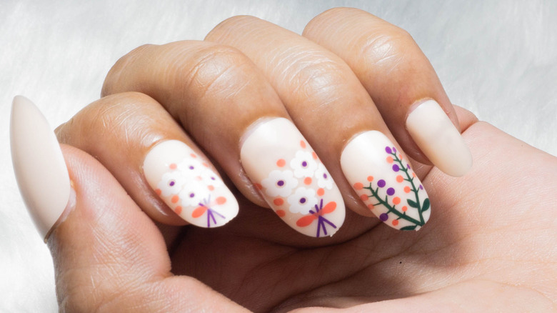 Floral manicure