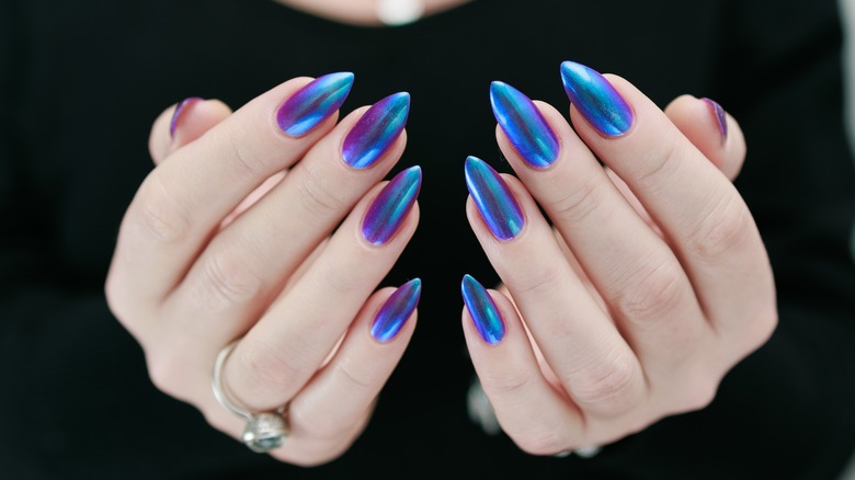 Amazon.com: Sky Blue Holographic Fake Nails Stiletto Medium Chrome Mirror  Plastic Curve Tip Shine it The Nail with Gluetabs : Beauty & Personal Care