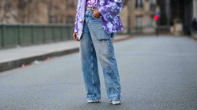 mom jeans with pointy toe shoes