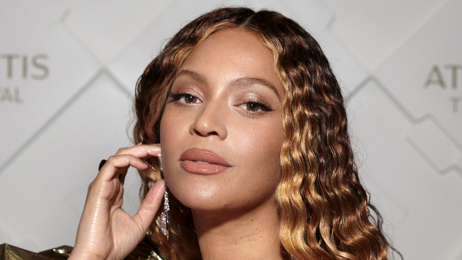 The Beyoncé-Approved Eyeliner Tip For The Boldest Cat-Eye Look