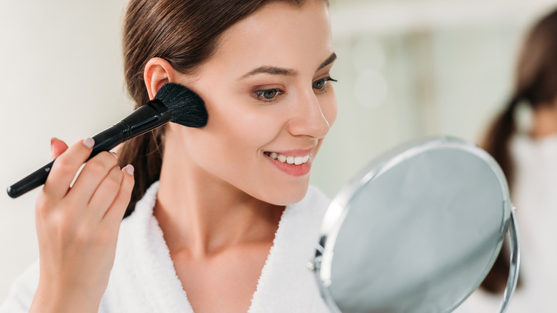 Woman applying bronzer