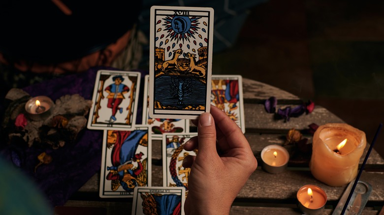 pulling tarot cards