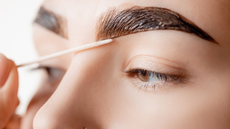 woman tinting eyebrows