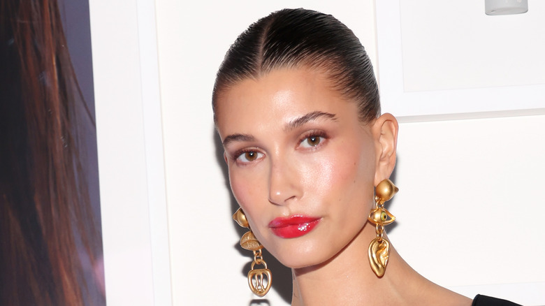 Hailey Bieber posing on carpet