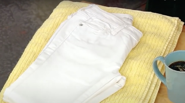 The Easy Lemon Juice Hack For Maintaining White Jeans