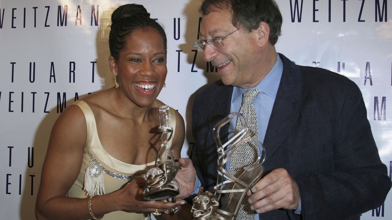Regina King and Stuart Weitzman pose with her shoes for the 2005 Oscars.