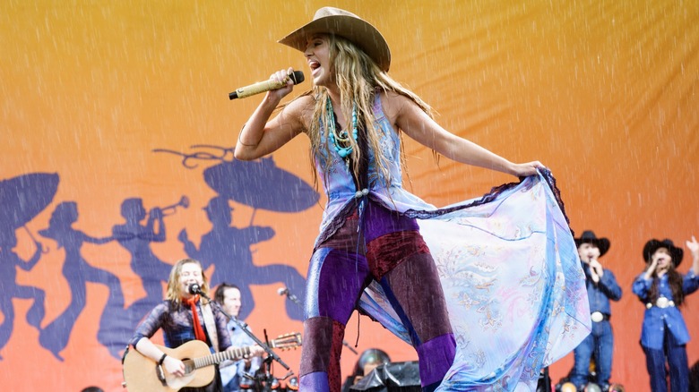 Lainey Wilson performing onstage at Stagecoach 2026.