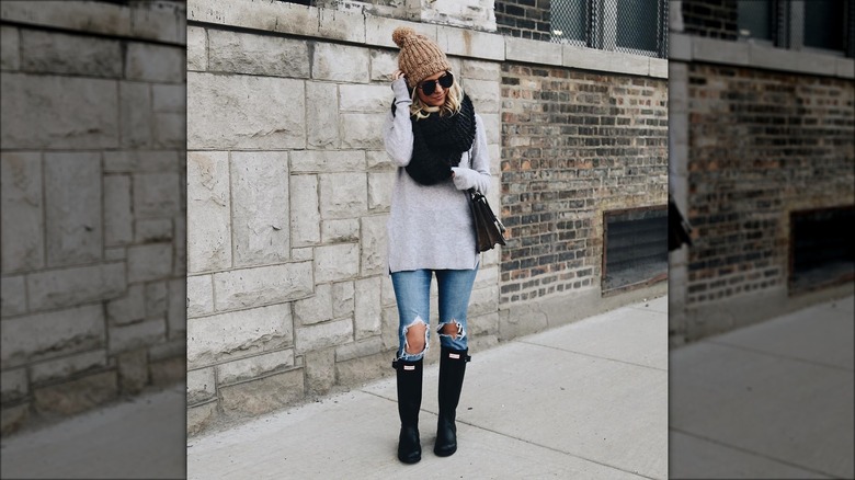 Model wearing black infinity scarf