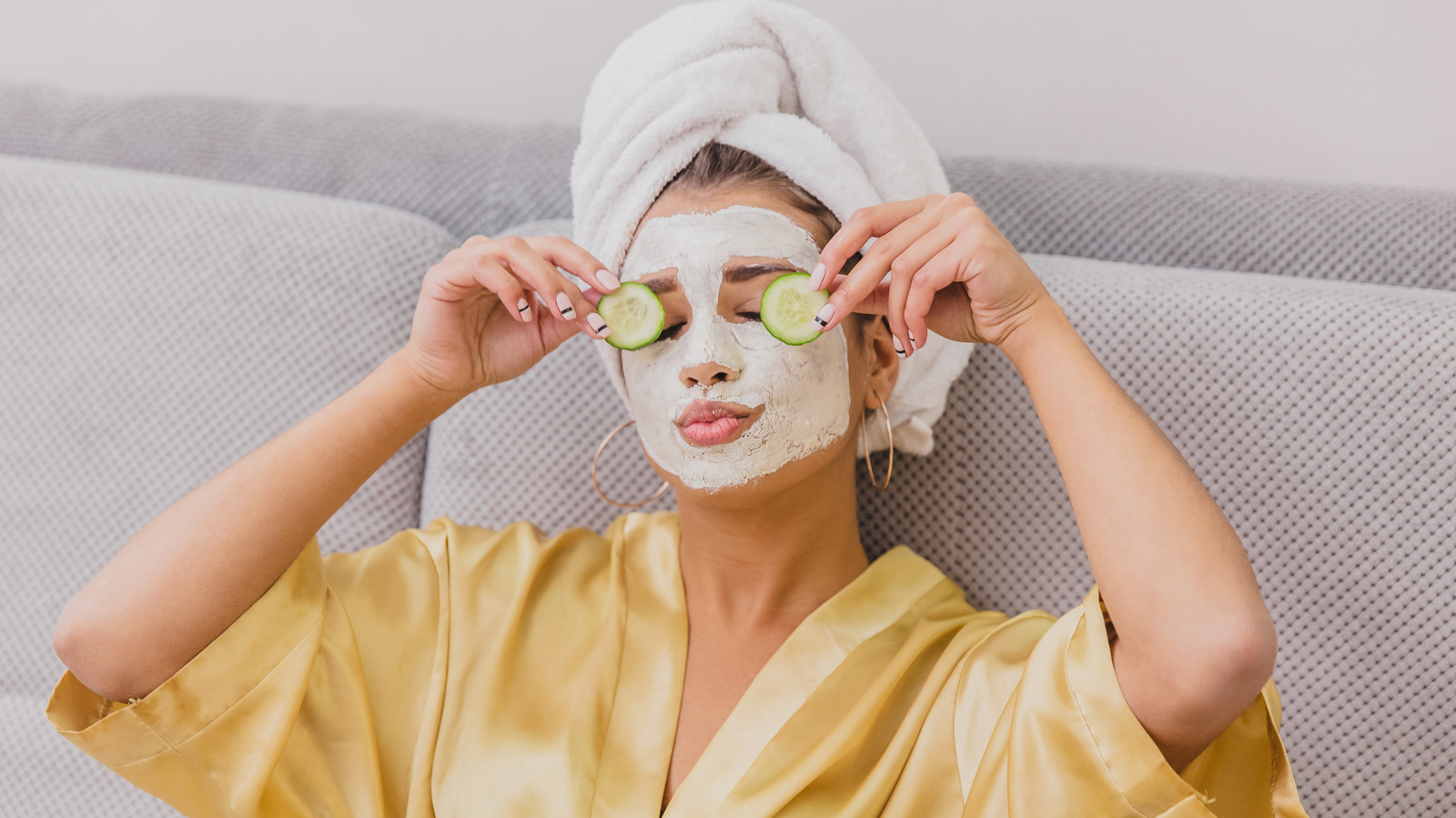 The Sanitary Reason To Use A Brush To Apply Your Face Masks image pic