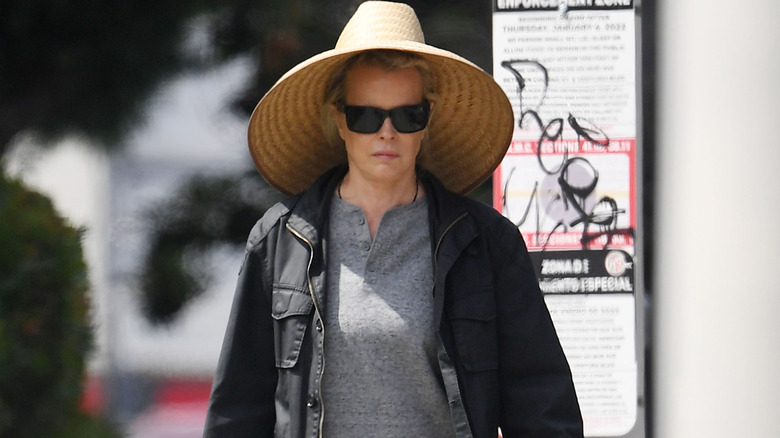 Kim Basinger wearing a huge hat to protect her  healthy skin from the sun while walking in Los Angeles, California