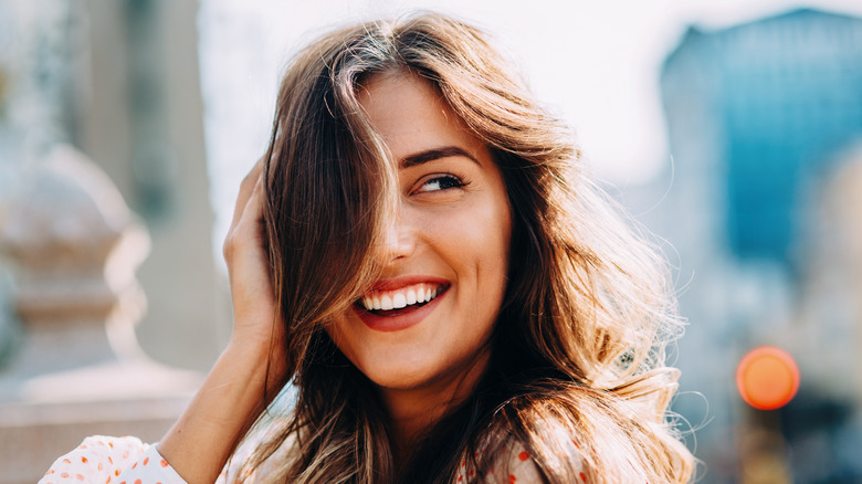 Woman with wavy brunette hair