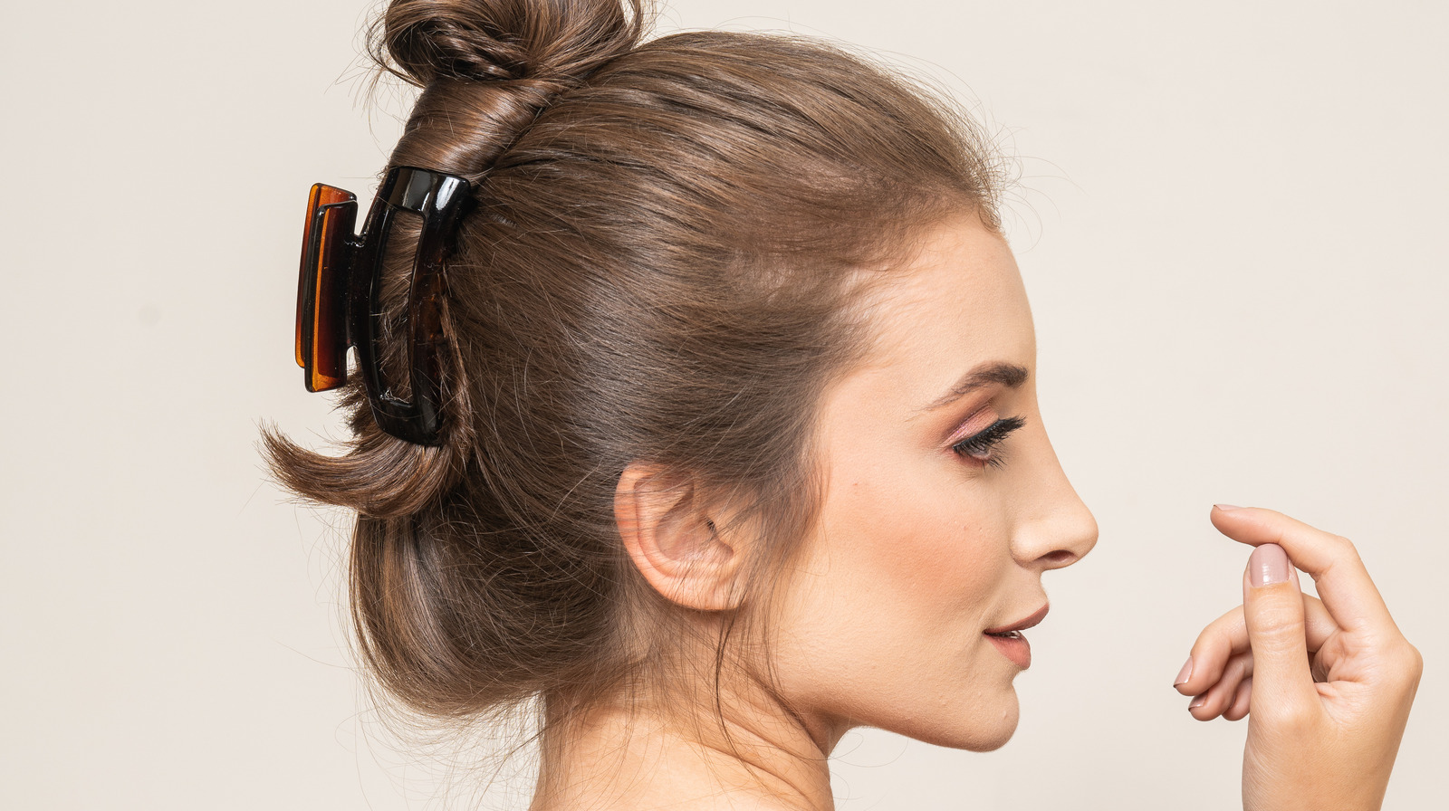 The Unexpected Benefits Of The Claw Clip Trend For Your Hair