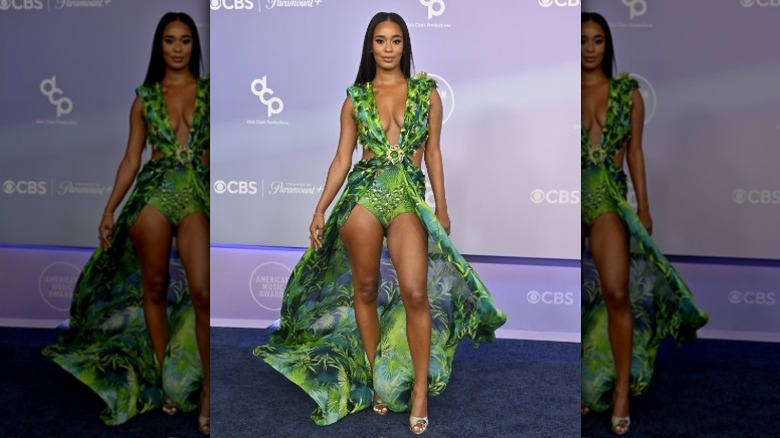 Mia Calabrese arrives at the AMAs in a green Versace dress
