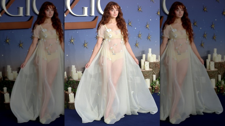 Joey King posing at the Practical Magic 2 premiere