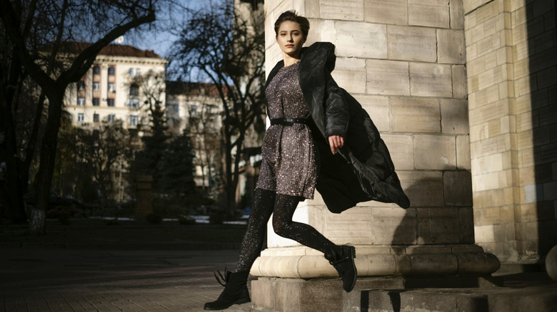 Woman wearing a sparkly tunic and leggings