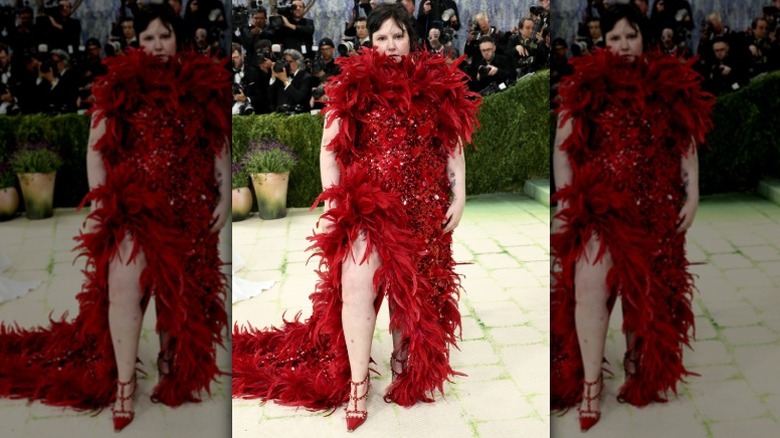 Lena Dunham arrives at the Met Gala