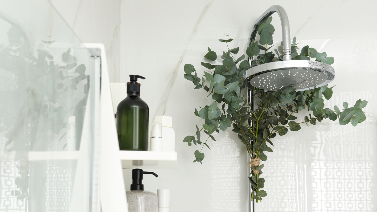 https://www.glam.com/img/gallery/this-aesthetic-shower-trend-has-actual-health-benefits/l-intro-1658417551.jpg