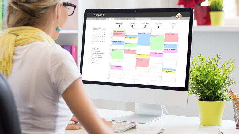 woman using a calendar app on computer