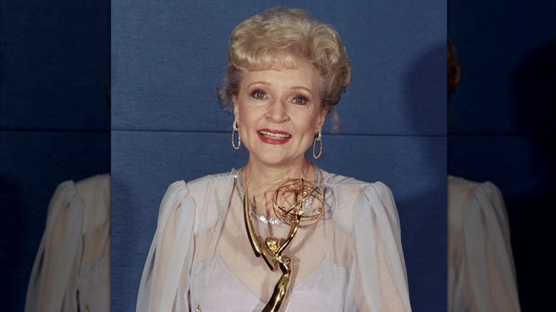 Emmy Winner Betty White backstage at the Emmy Awards Show, September 21, 1986 in Pasadena, California