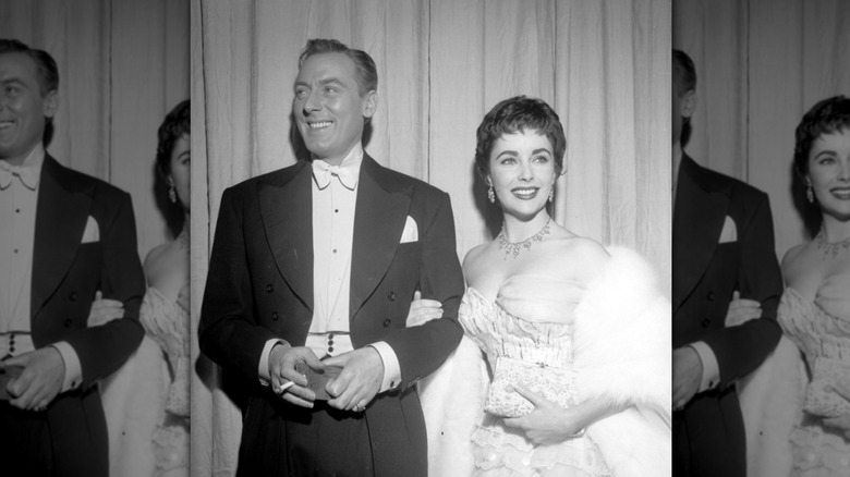 Elizabeth Taylor attends Academy Awards with her second husband actor Michael Wilding on March 25, 1954 in Los Angeles